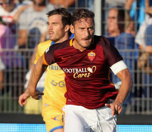 FROSINONE, ITALY - SEPTEMBER 12:  Francesco Totti of AS Roma in action during the Serie A match between Frosinone Calcio and AS Roma at Stadio Matusa on September 12, 2015 in Frosinone, Italy.  (Photo by Paolo Bruno/Getty Images)