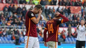 Roma's Edin Deko (L) and Iago Falque (R) shows his dejection during the Italian Serie A soccer match AS Roma vs Atatlanta Bergamasca Calcio at Olimpico stadium in Rome, Italy, 29 November 2015. ANSA/ALESSANDRO DI MEO