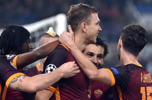 AS Roma's Edin Dzeko (C) celebrates with his teammates after scoring the 2-0 goal during the UEFA Champions League group E soccer match between AS Roma and Bayer Leverkusen at the Olimpico stadium in Rome, Italy, 04 November 2015. ANSA/ETTORE FERRARI