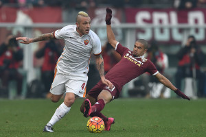 TURIN, ITALY - DECEMBER 05:  Bruno Peres (R) of Torino FC tackles Radja Nainggolan of AS Roma during the Serie A match between Torino FC and AS Roma at Stadio Olimpico di Torino on December 5, 2015 in Turin, Italy.  (Photo by Valerio Pennicino/Getty Images)
