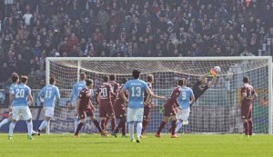 Torino's goalkeeper Daniele Padelli in action during the Italian Serie A soccer match between Torino and Lazio at Olympic stadium in Turin, Italy, 06 March 2016. ANSA/ ANDREA DI MARCO